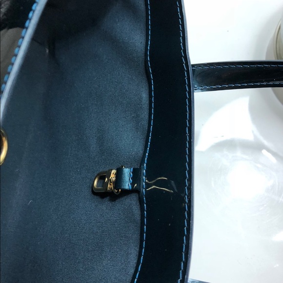 SOLD🎈Vernis Leather Tote - Picture 7 of 8